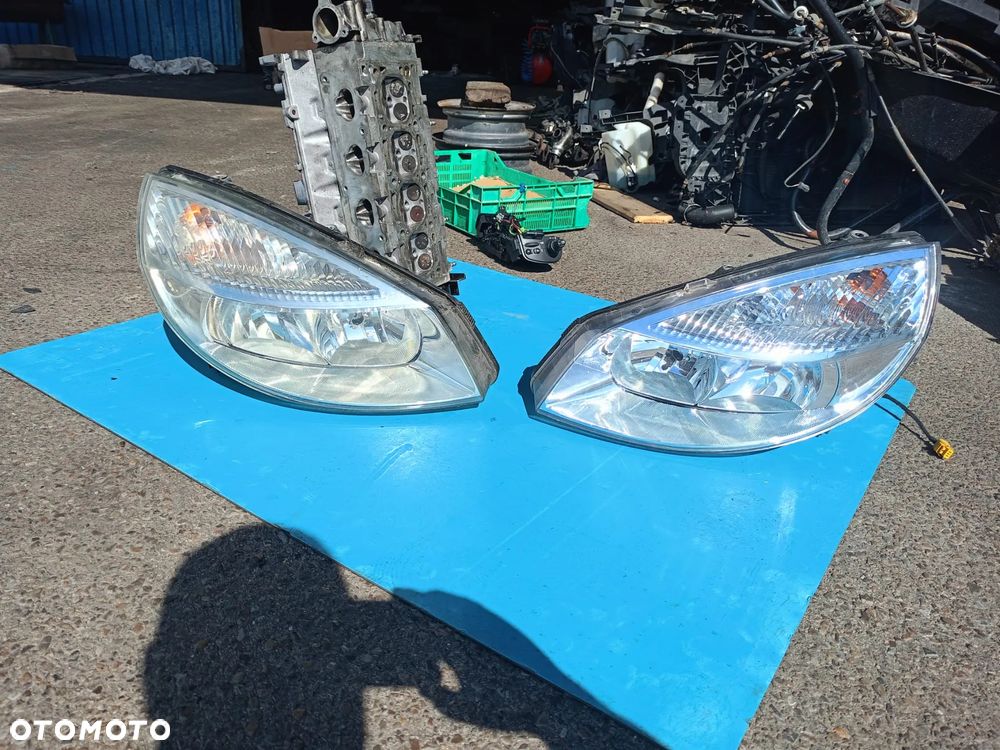 Lampy przednie Renault Scenic II – komplet – 300 zł