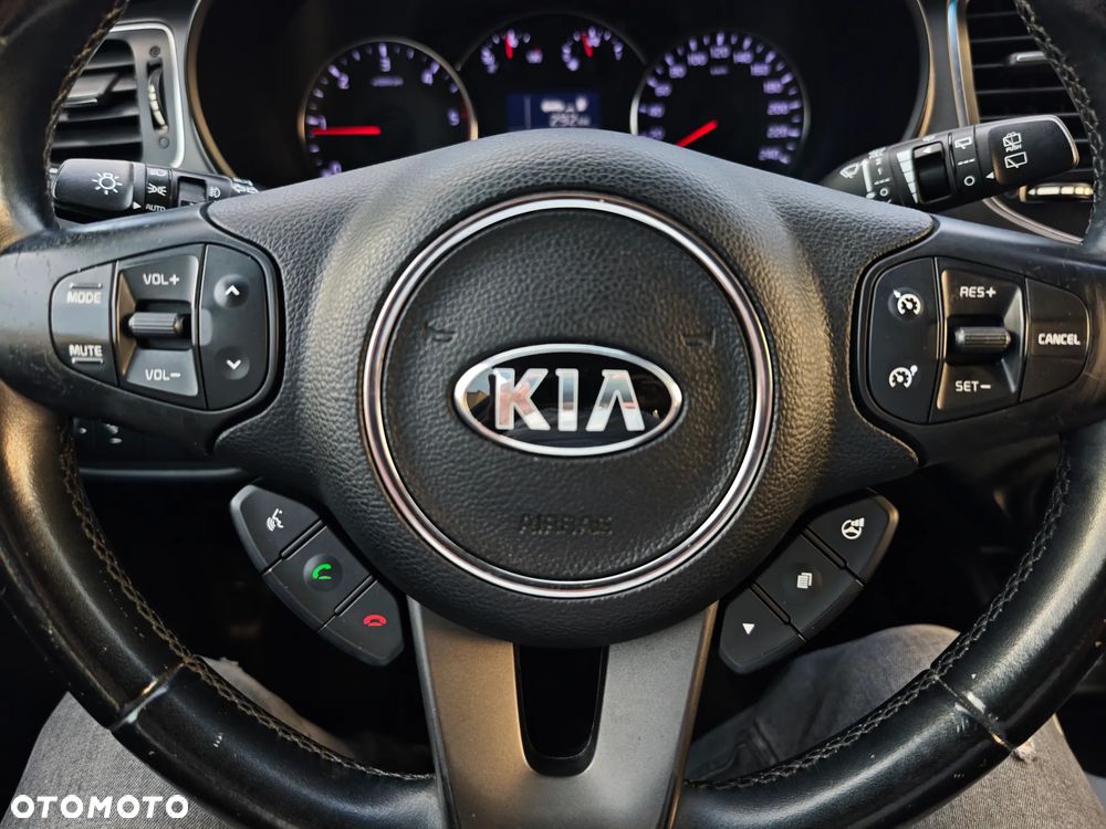 Kia Carens 1.7 CRDi 115 Dream Team Edition - 12