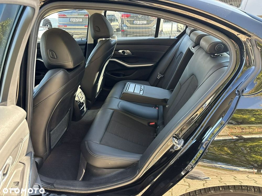 BMW Seria 3 318i Sport Line - 18