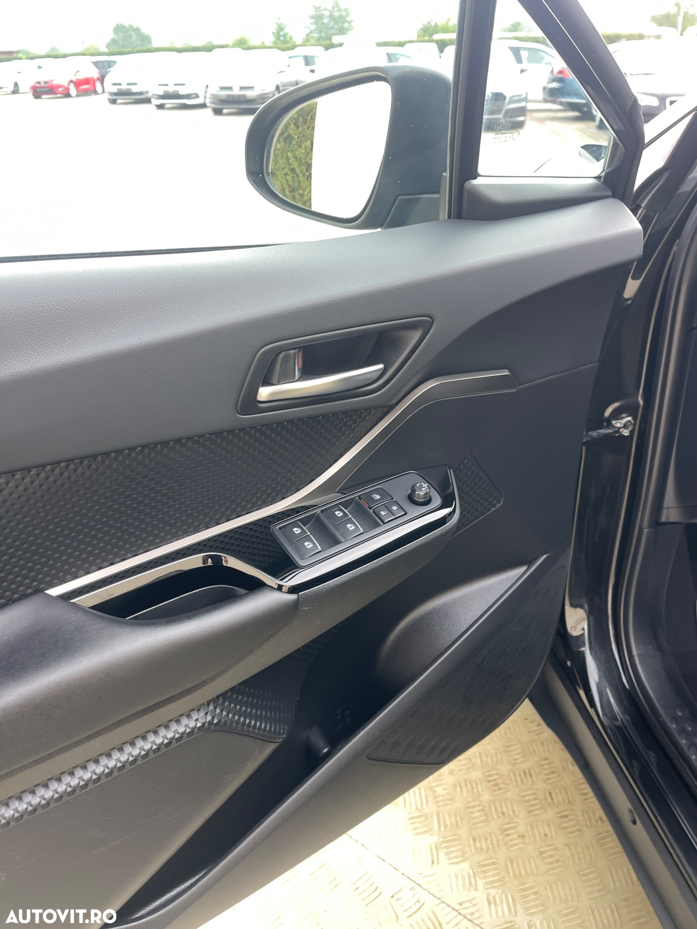 Toyota C-HR Hybrid Club - 30