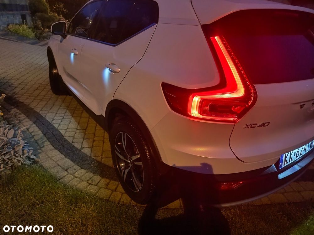 Volvo XC 40 B5 B AWD Geartronic RDesign - 27