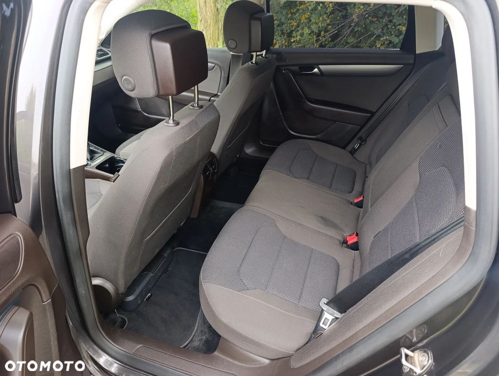 Volkswagen Passat - 17