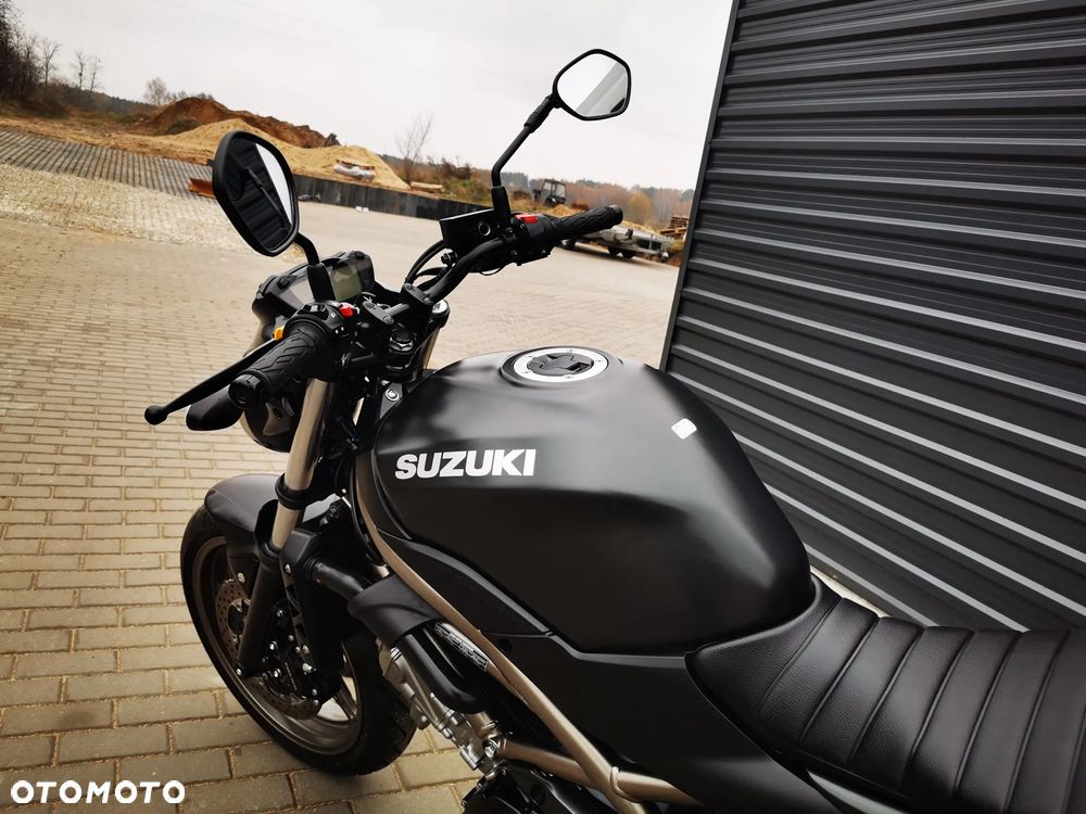 Suzuki SV - 25