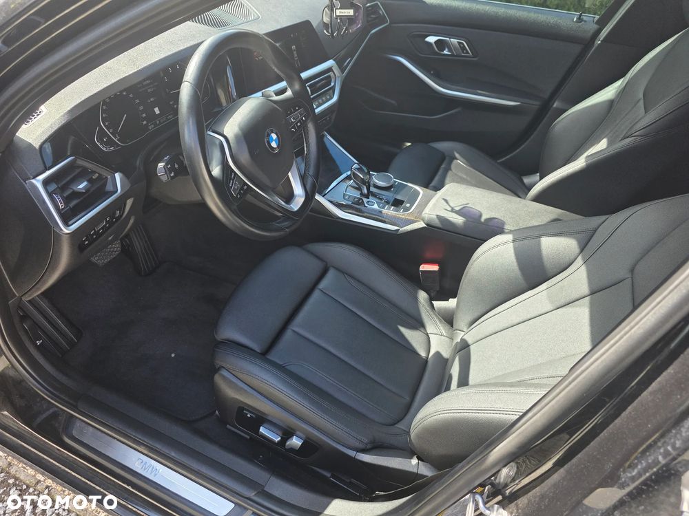 BMW Seria 3 330i Sport - 9