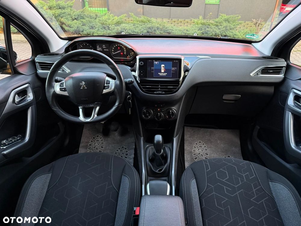 Peugeot 2008 1.2 Pure Tech Allure S&S - 36