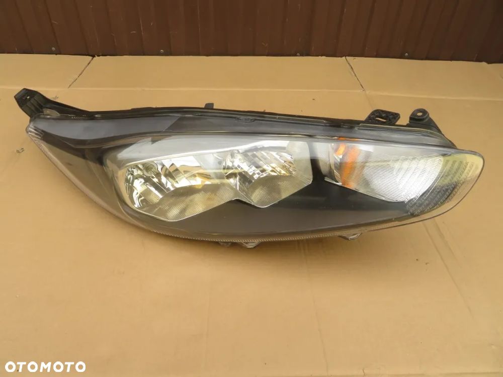 REFLEKTOR PRAWY FORD FIESTA MK7 LIFT 13-17R DEMONTAŻ KRAKÓW - 1