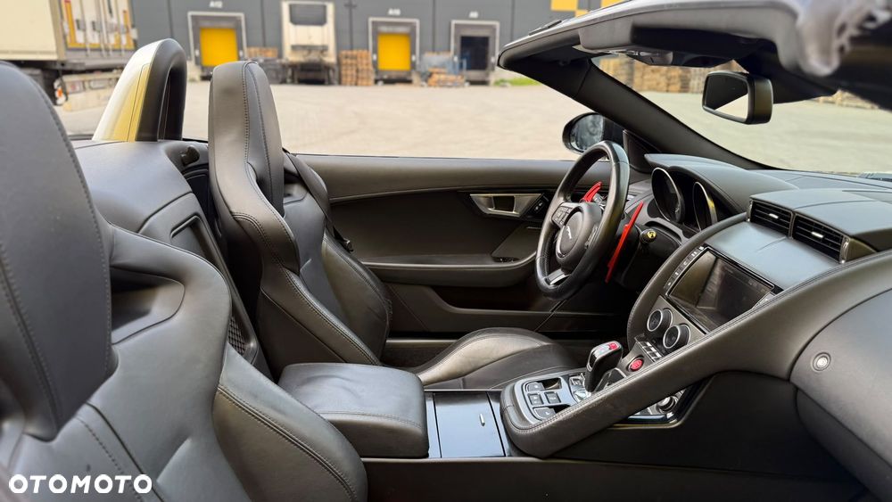 Jaguar F-Type R-Dynamic - 6