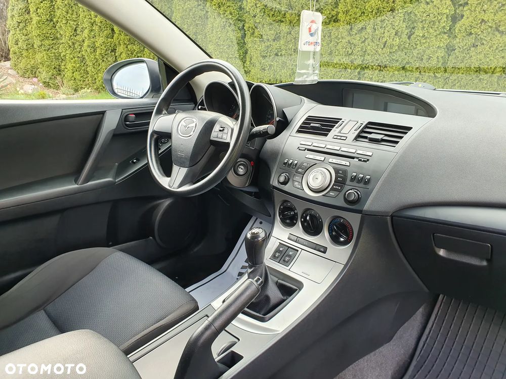 Mazda 3 1.6 Active + - 15