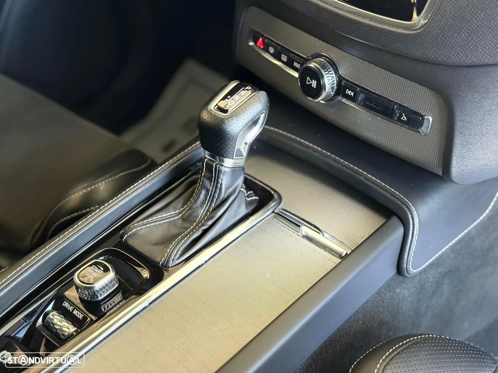 Volvo XC 90 2.0 D4 R-Design - 28