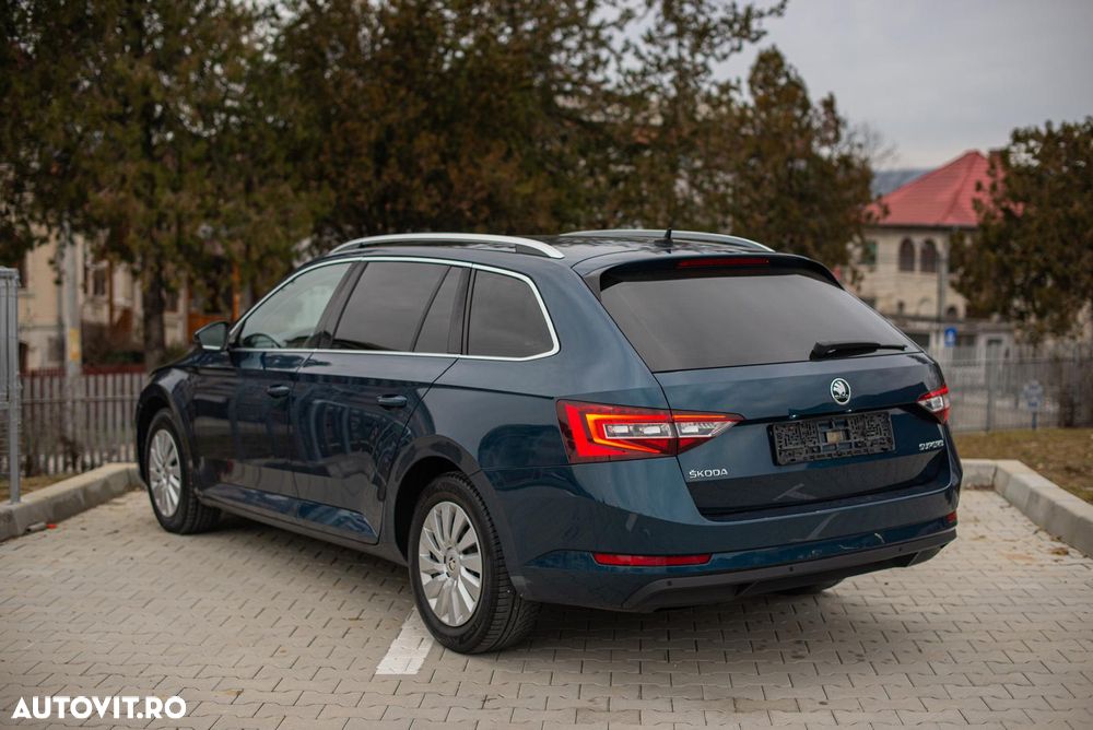 Skoda Superb 2019 photo 5