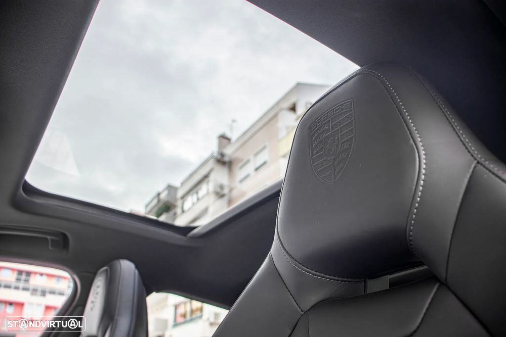 Porsche Panamera 4 E-Hybrid - 12