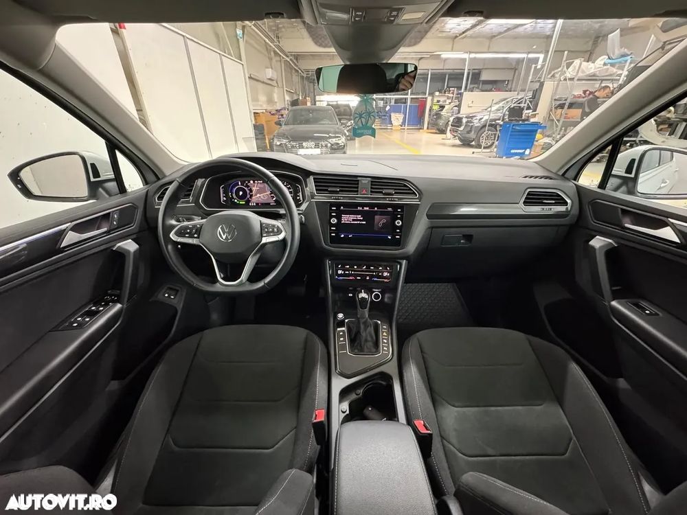 Volkswagen Tiguan - 11