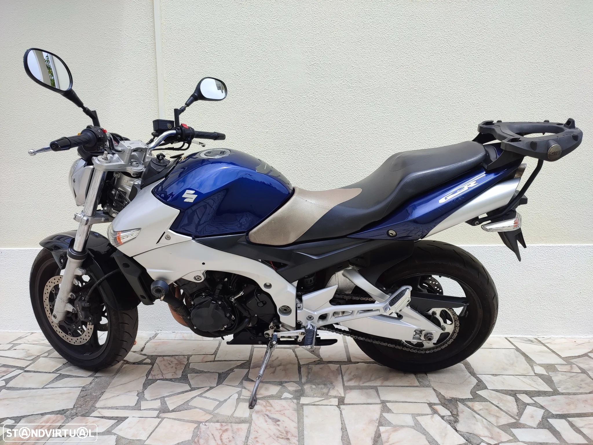 Suzuki GSR - 2