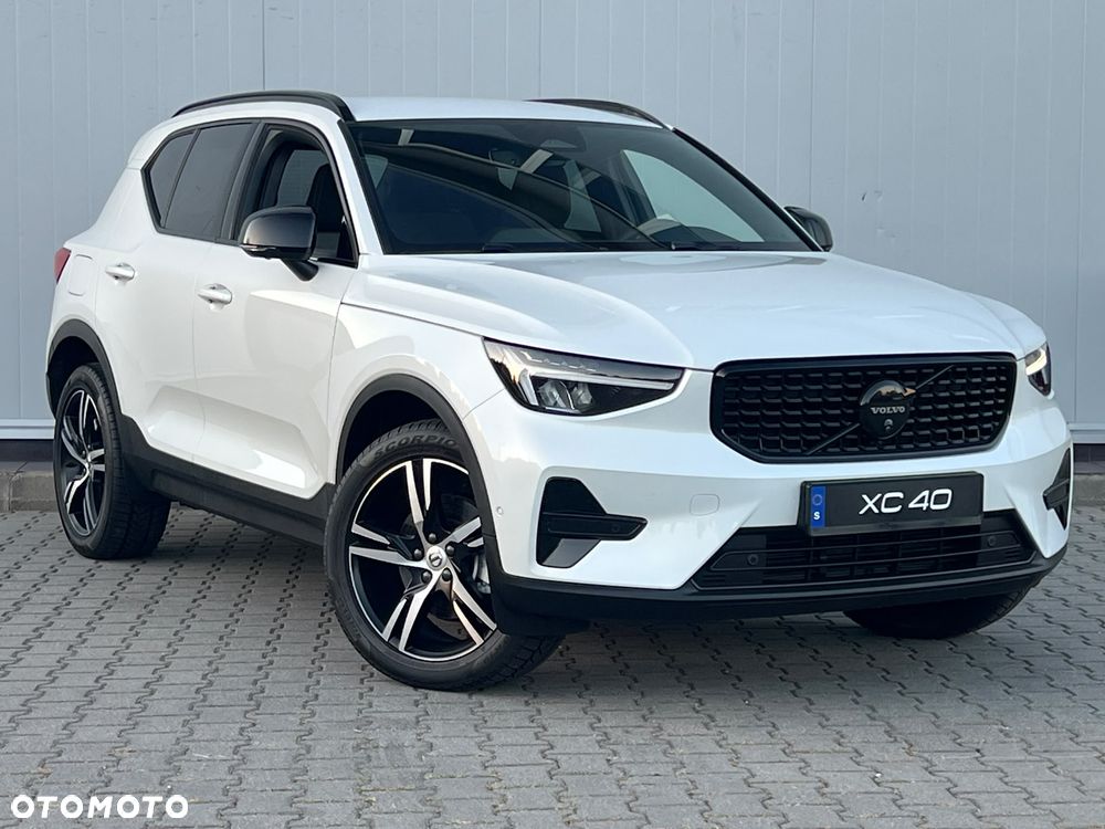 Volvo XC 40 B4 AWD Plus Dark - 1