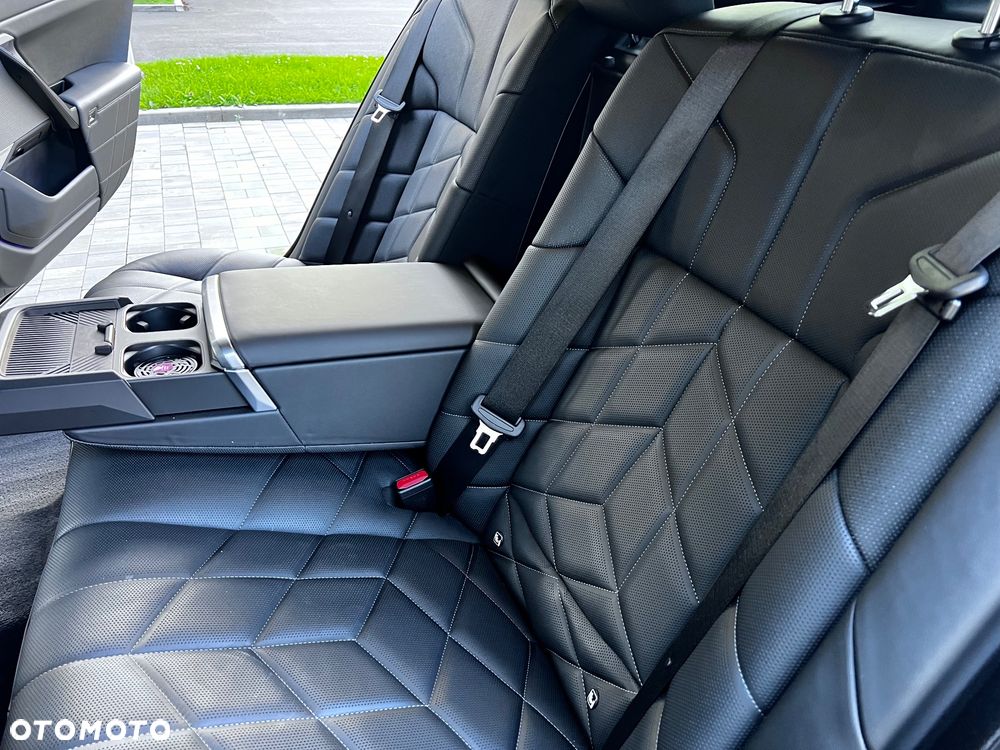 BMW Seria 7 740d xDrive - 26