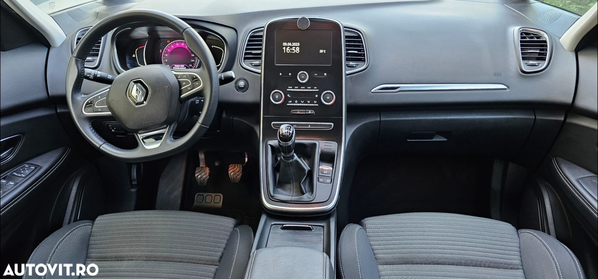 Renault Scenic BLUE dCi 120 LIMITED - 13