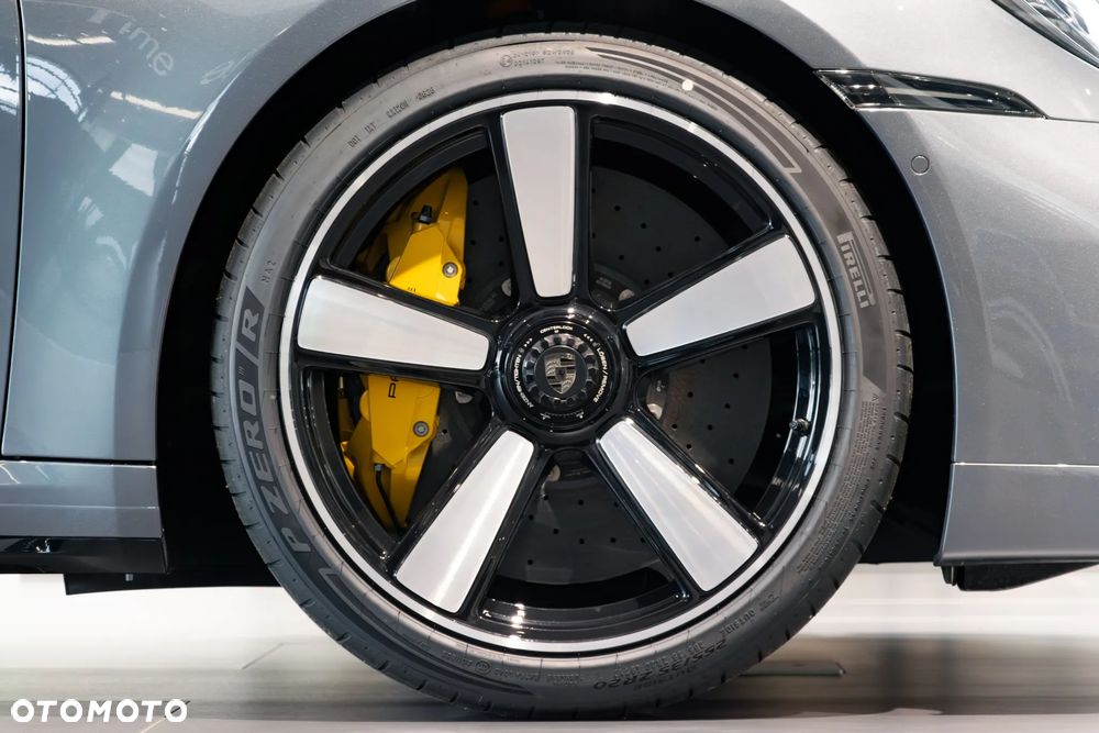 Porsche 911 Turbo S - 11