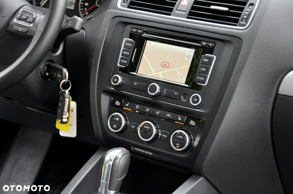 Volkswagen Jetta 1.4 Hybrid DSG Highline - 27