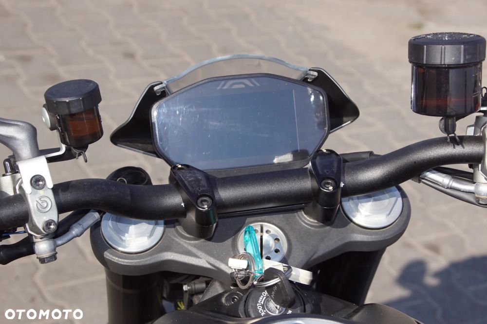 Motocykl na części - Ducati Monster 937 Plus 937 cm3 111 KM 937W4N 2021R Silnik Skrzynia Lampa Osłona Lusterko Błotnik Owiewka Siedzenie Łańcuch Wahacz Laga Sterownik Moduł Czujnik Licznik Manetka - 7