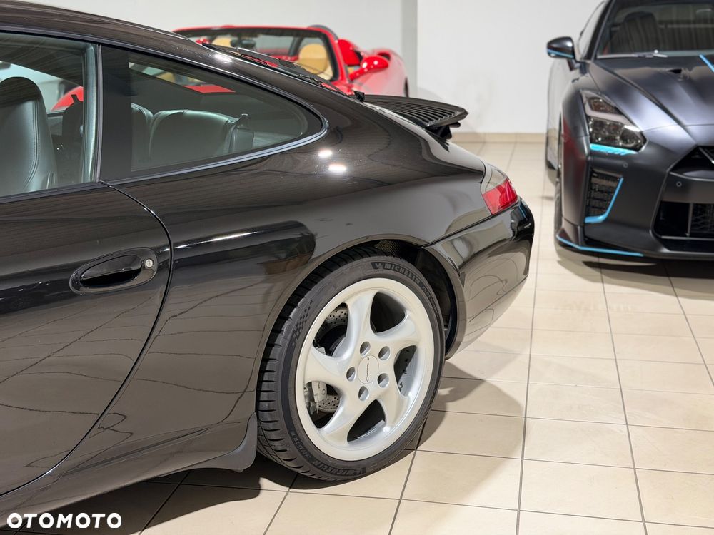 Porsche 911 Carrera 4 - 9