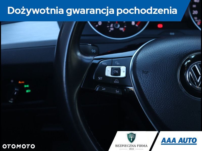 Volkswagen Passat - 20