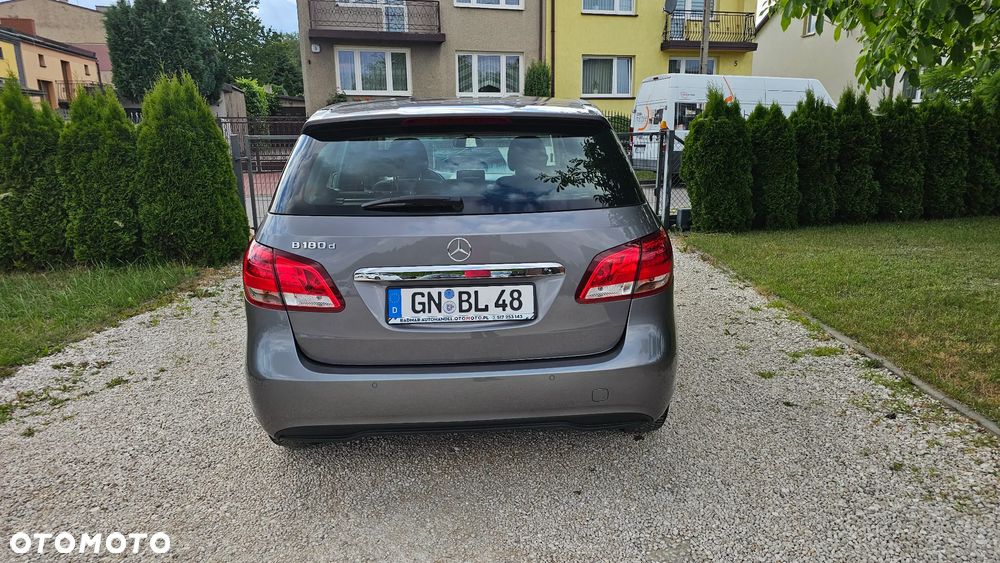 Mercedes-Benz Klasa B 180 d Edition - 24