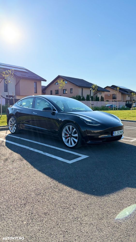 Tesla Model 3 - 4