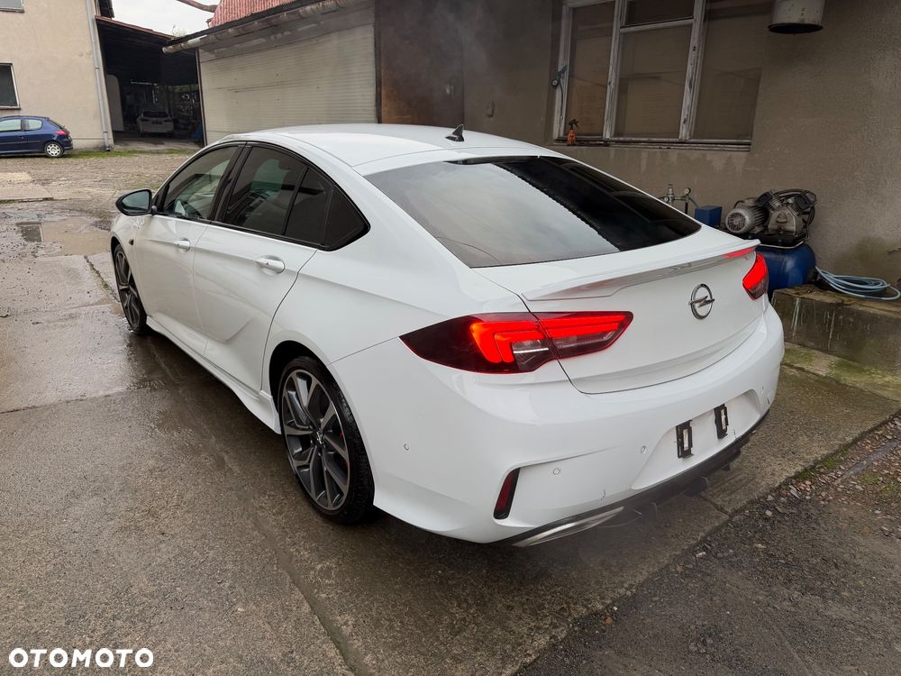 Opel Insignia 2.0 T 4x4 GSi S&S - 13