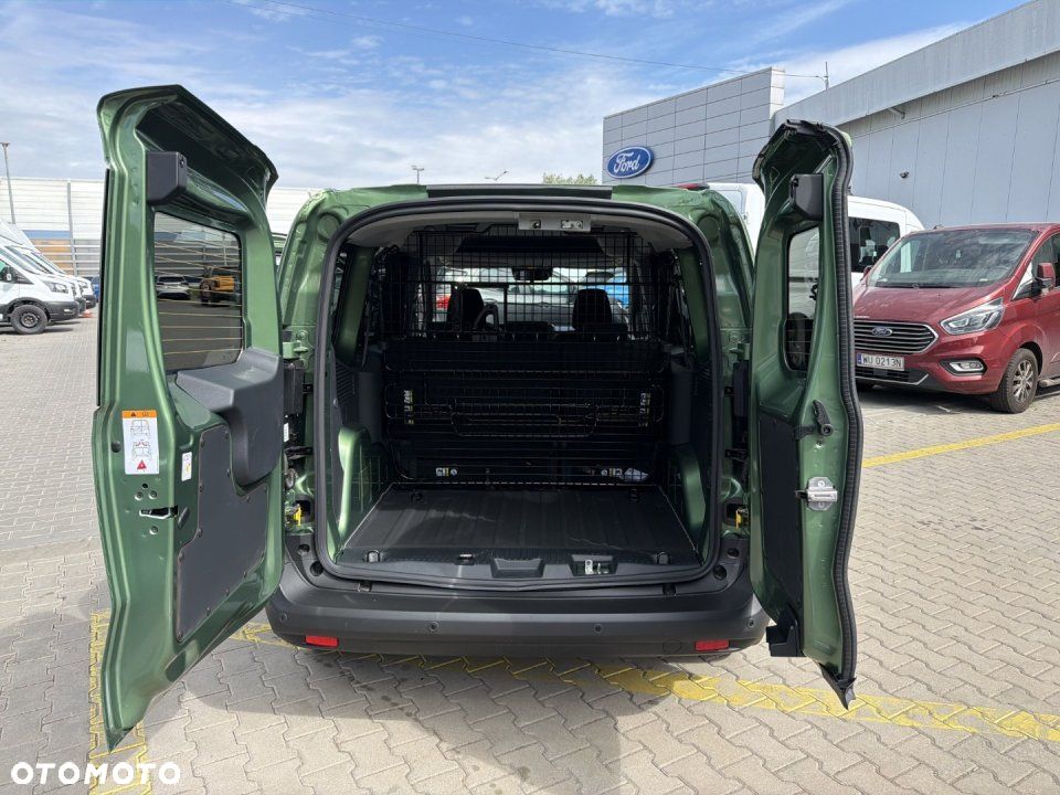 Ford Transit Courier - 18