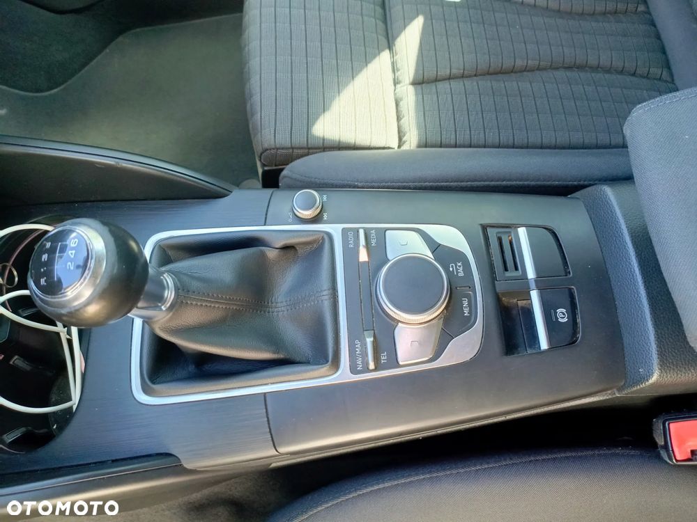 Audi A3 Sportback 1.6 TDI (clean diesel) Ambiente - 15