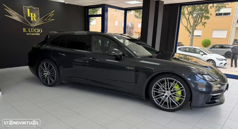 Porsche Panamera Sport Turismo 4 E-Hybrid - 3