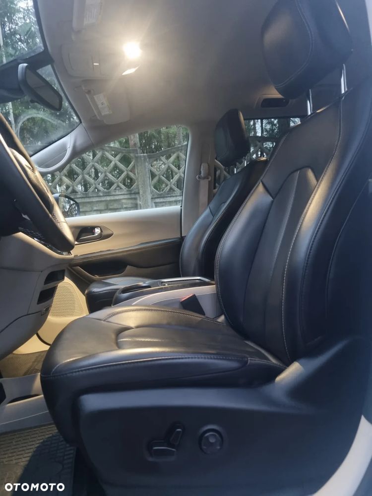 Chrysler Pacifica - 18