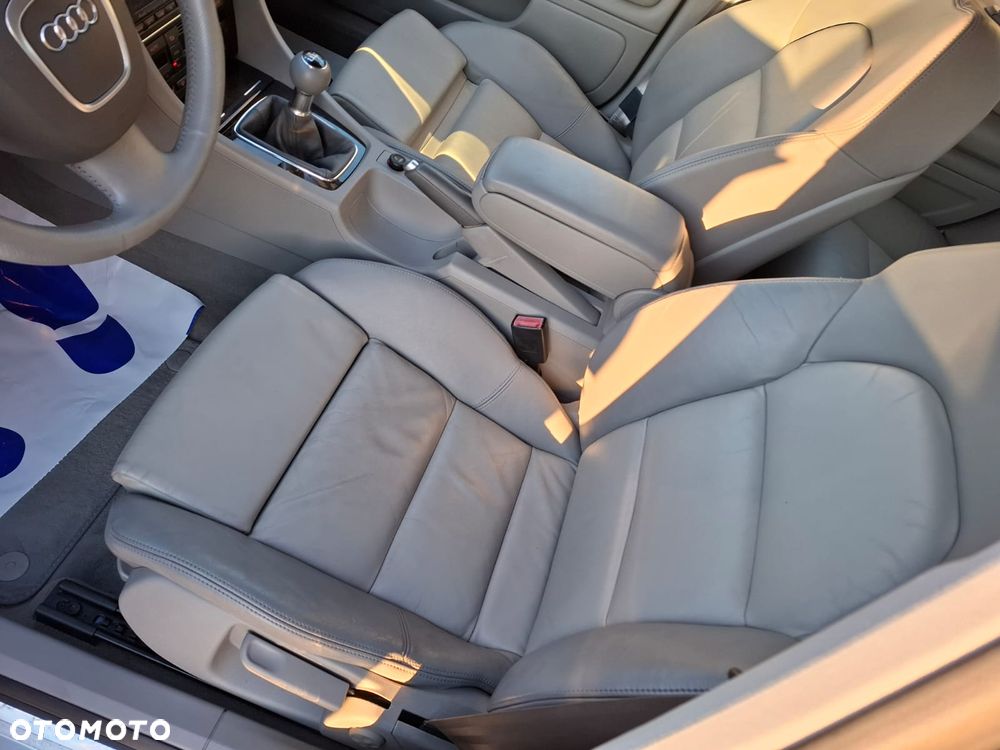 Audi A4 Limousine 2.0 T FSI quattro - 17