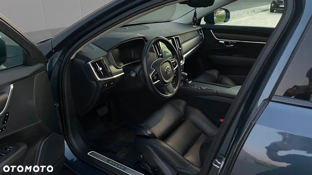 Volvo V90 Cross Country - 16