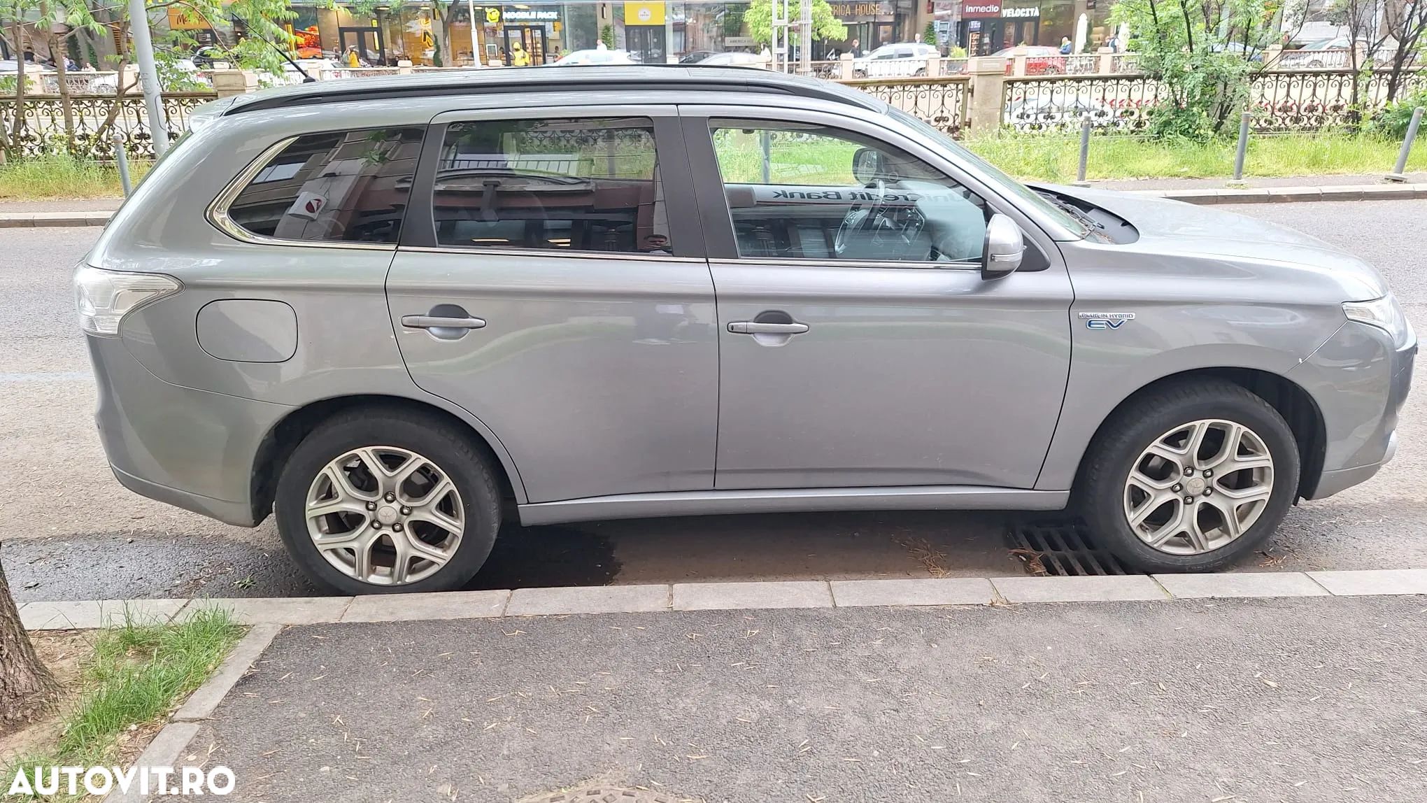 Mitsubishi Outlander - 1