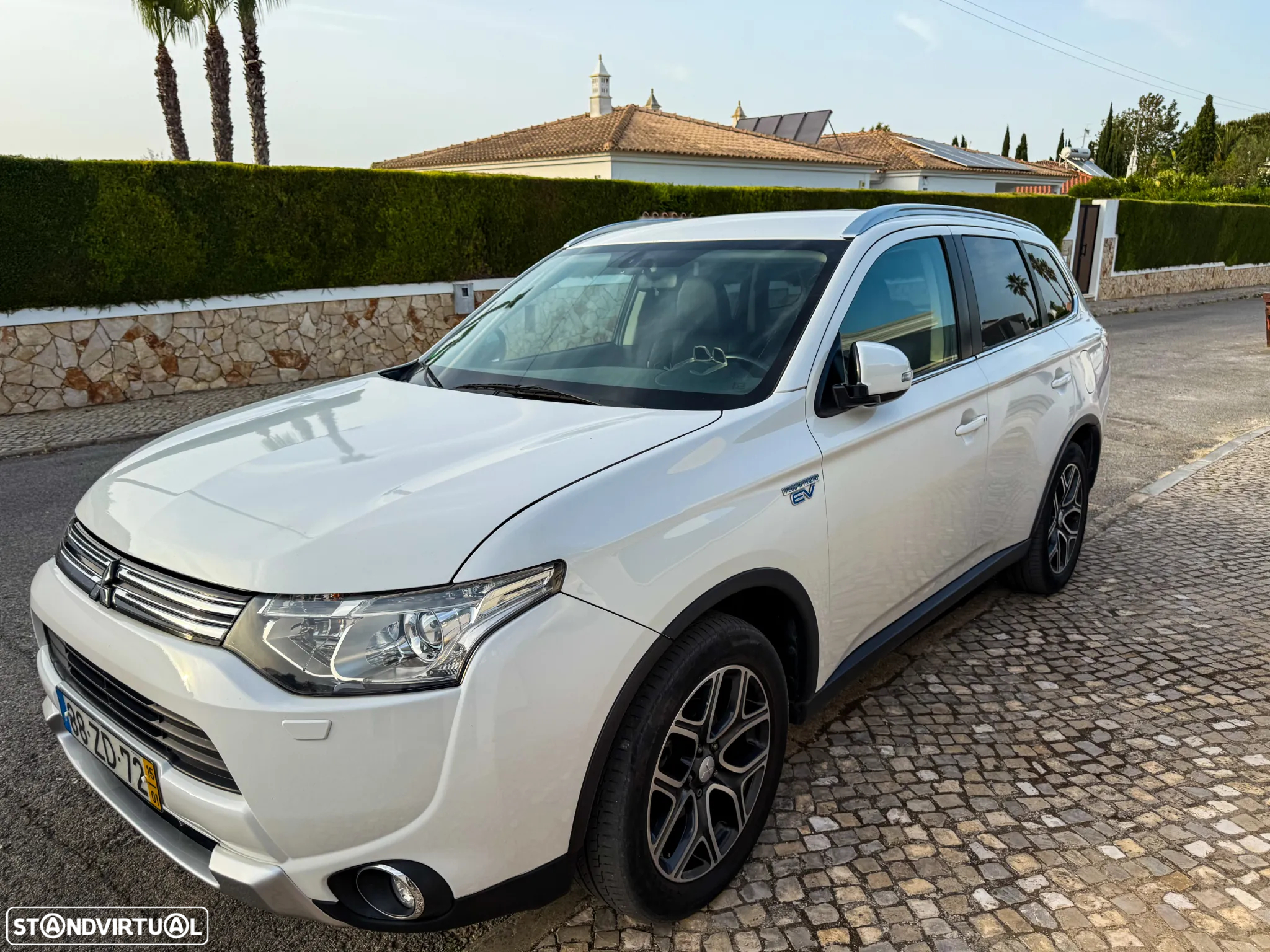 Mitsubishi Outlander - 4