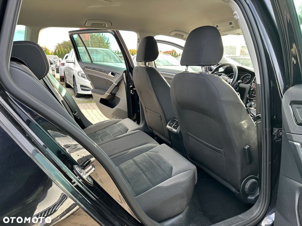 Volkswagen Golf - 24