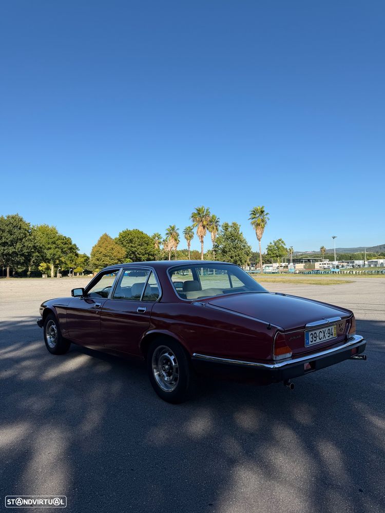 Jaguar XJ - 8