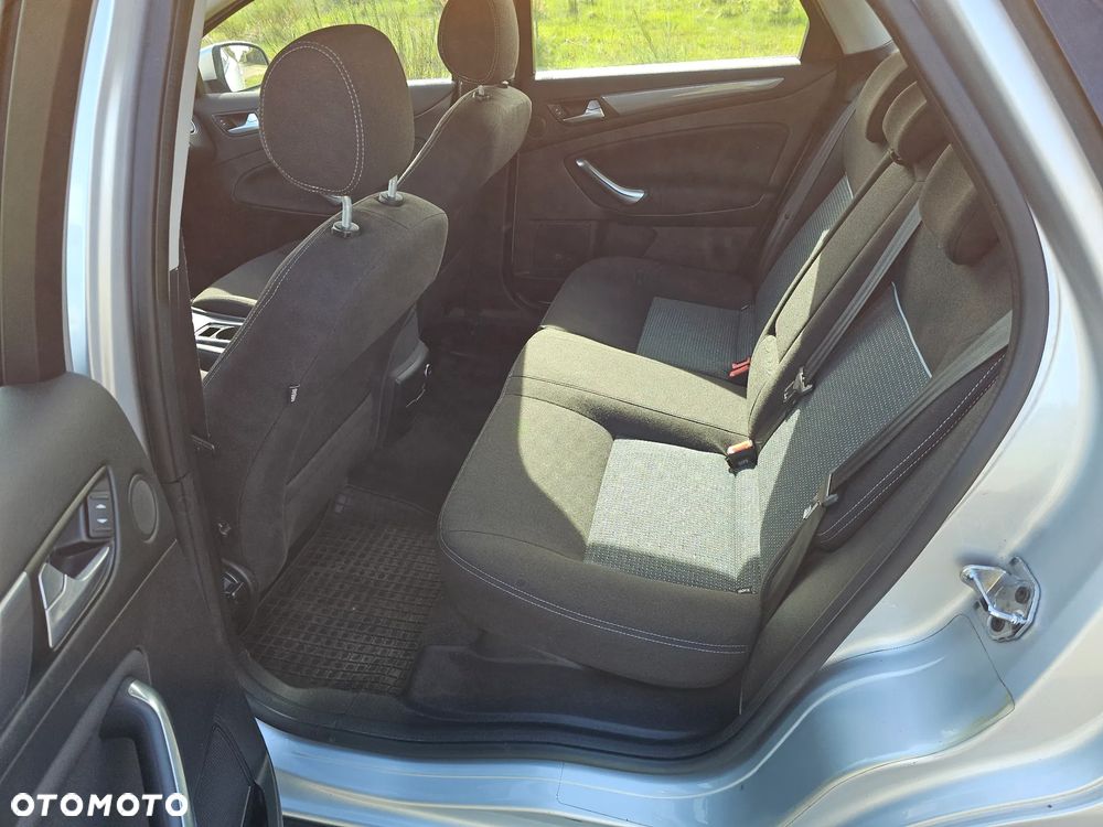 Ford Mondeo 2.0 TDCi Trend - 10
