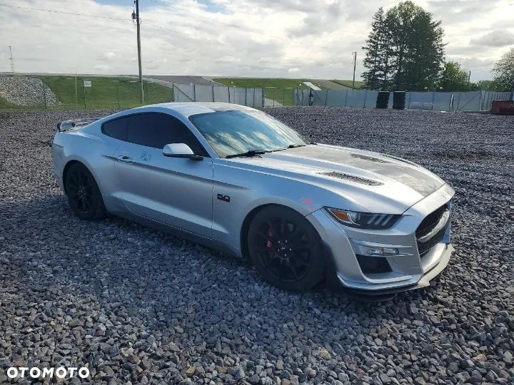 Ford Mustang - 4