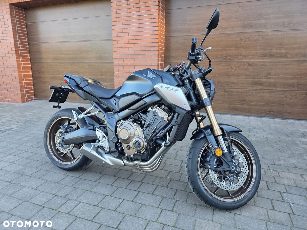 Honda CB - 1
