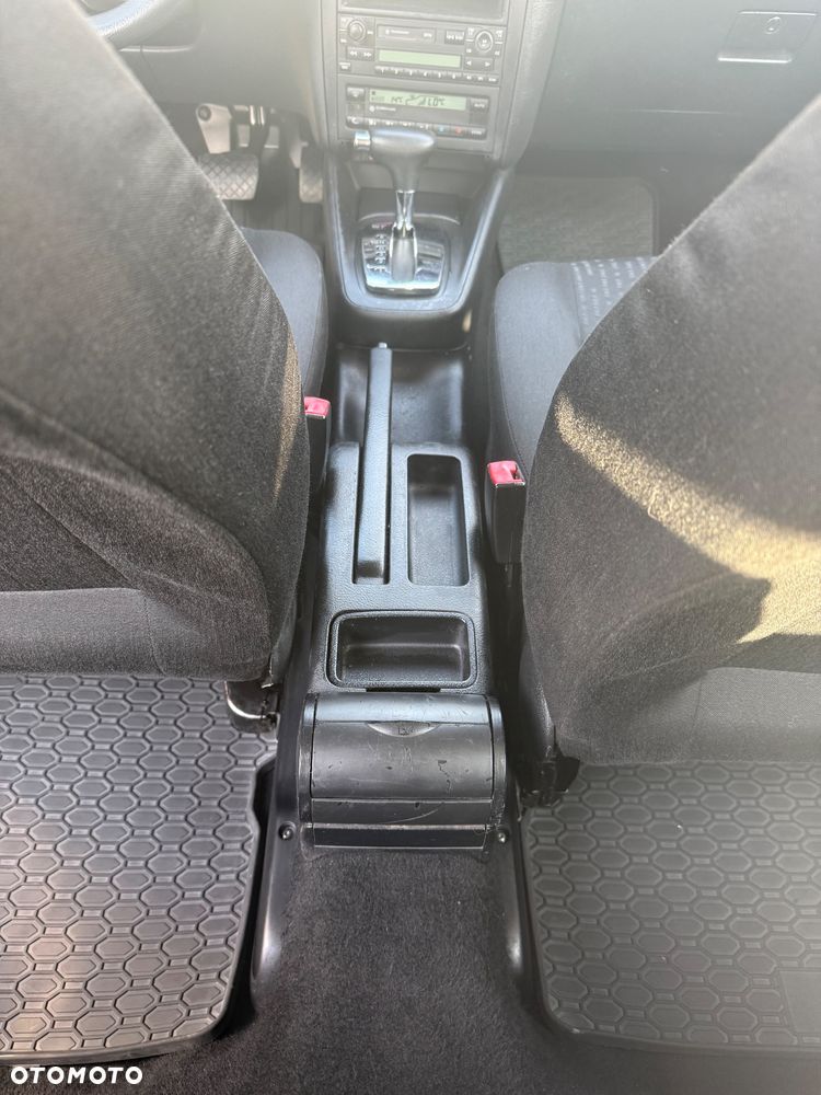 Volkswagen Golf - 22