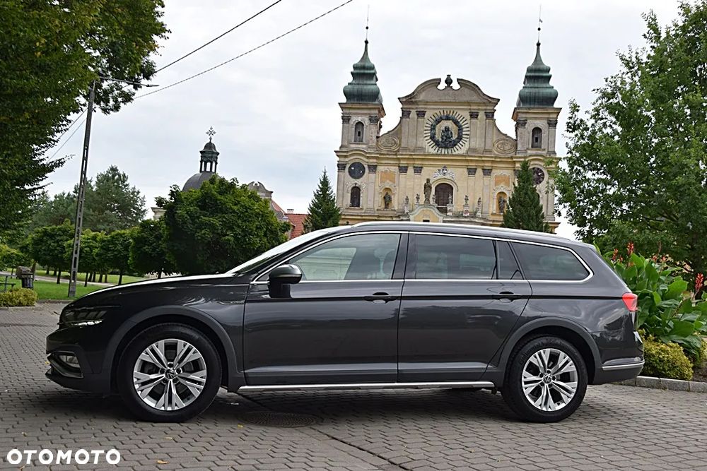 Volkswagen Passat Alltrack 2.0 TDI SCR DSG 4Motion - 6
