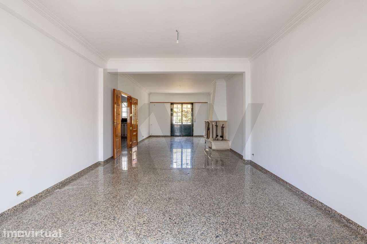 Moradia T5 com garagem ampla, sótão e zona habitacional complementar n - Grande imagem: 3/49
