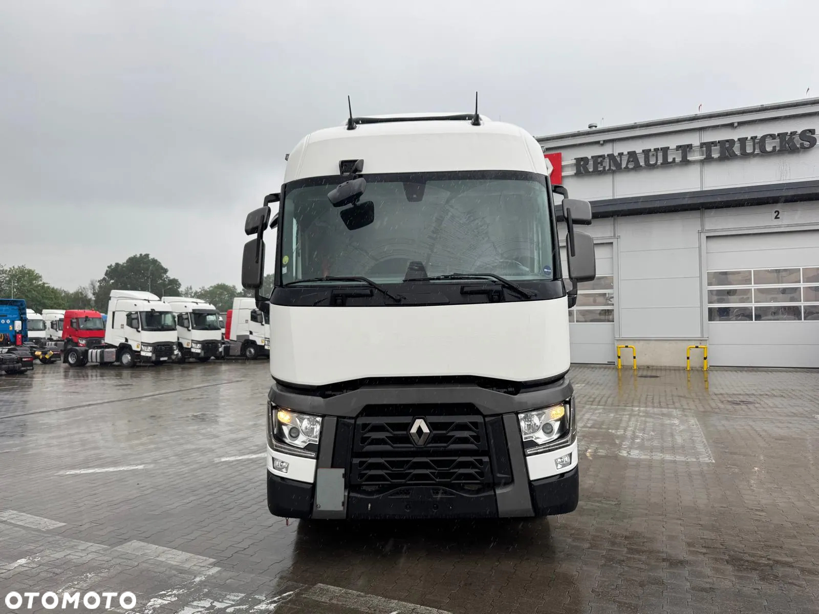 Renault T480 Sleeper Cab - 2