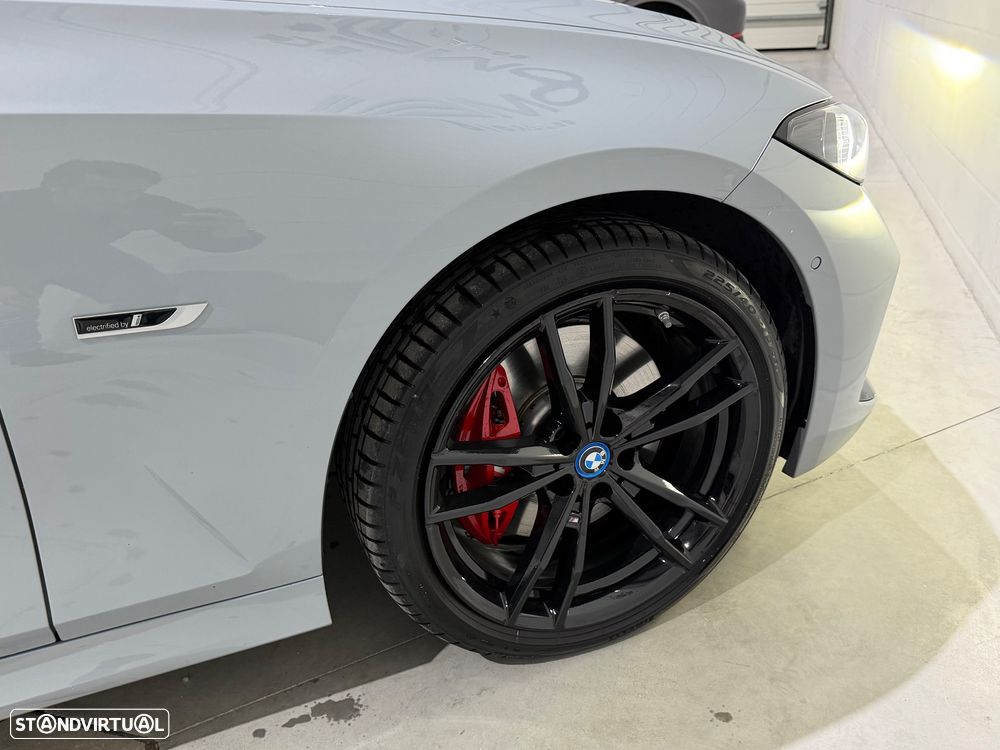 BMW 330 e Pack Desportivo M Pro Auto - 41