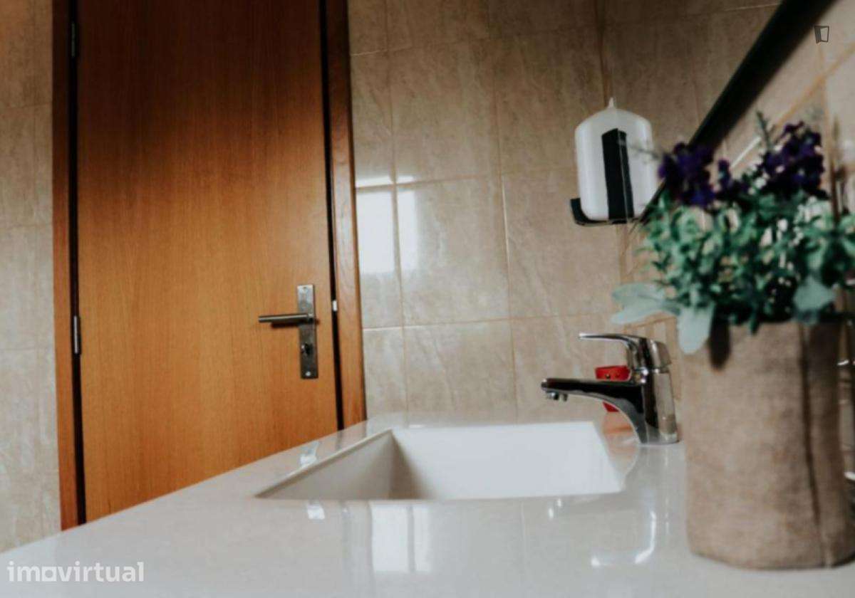 Quarto - localizado em Setubal - Grande imagem: 2/9