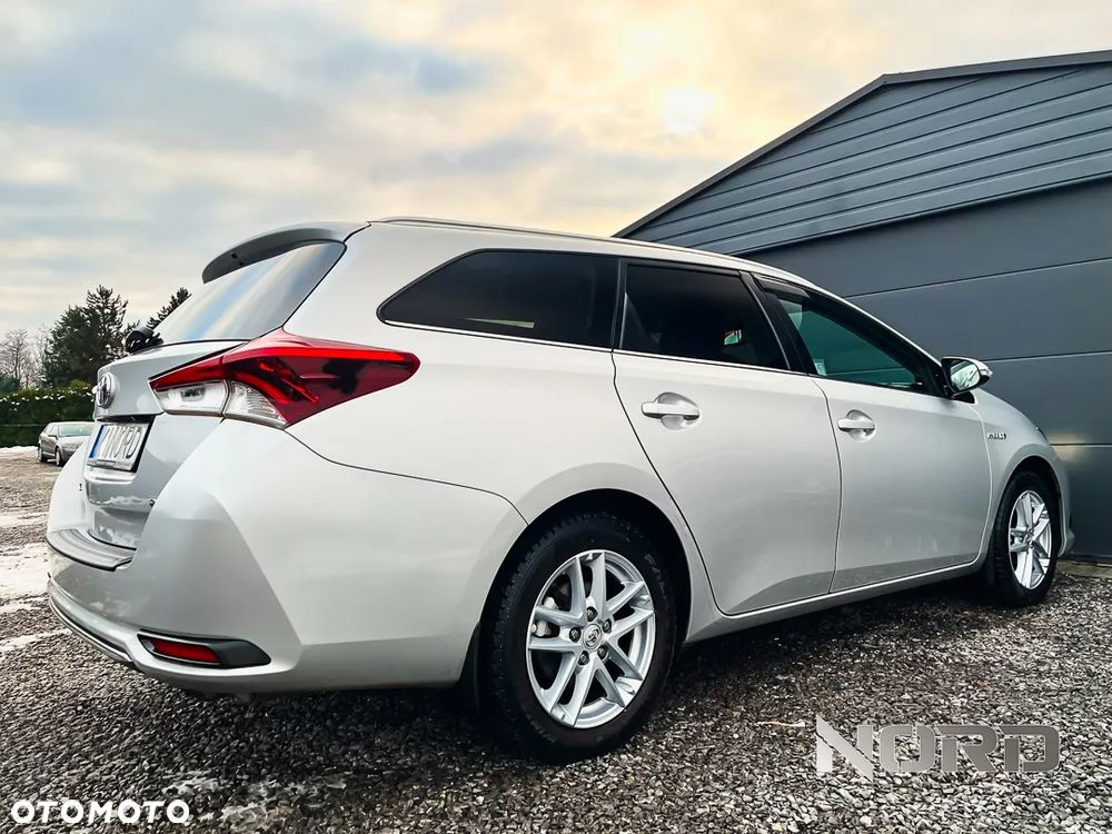 Toyota Auris 1.8 HSD Prestige - 10