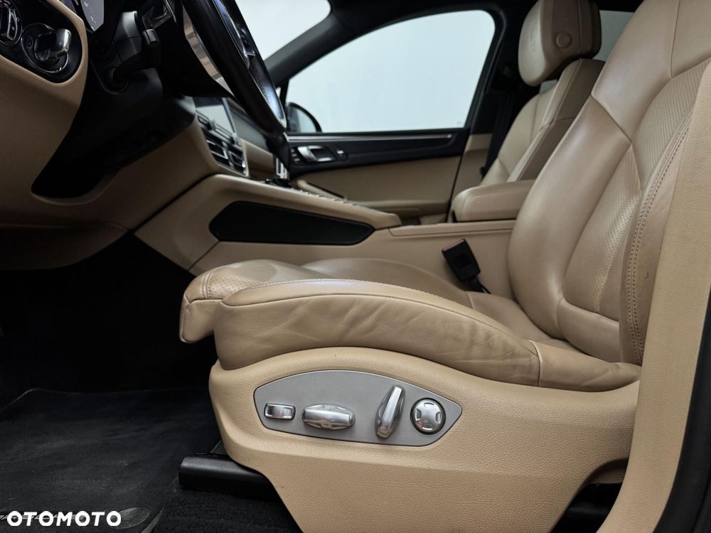 Porsche Macan Standard - 17