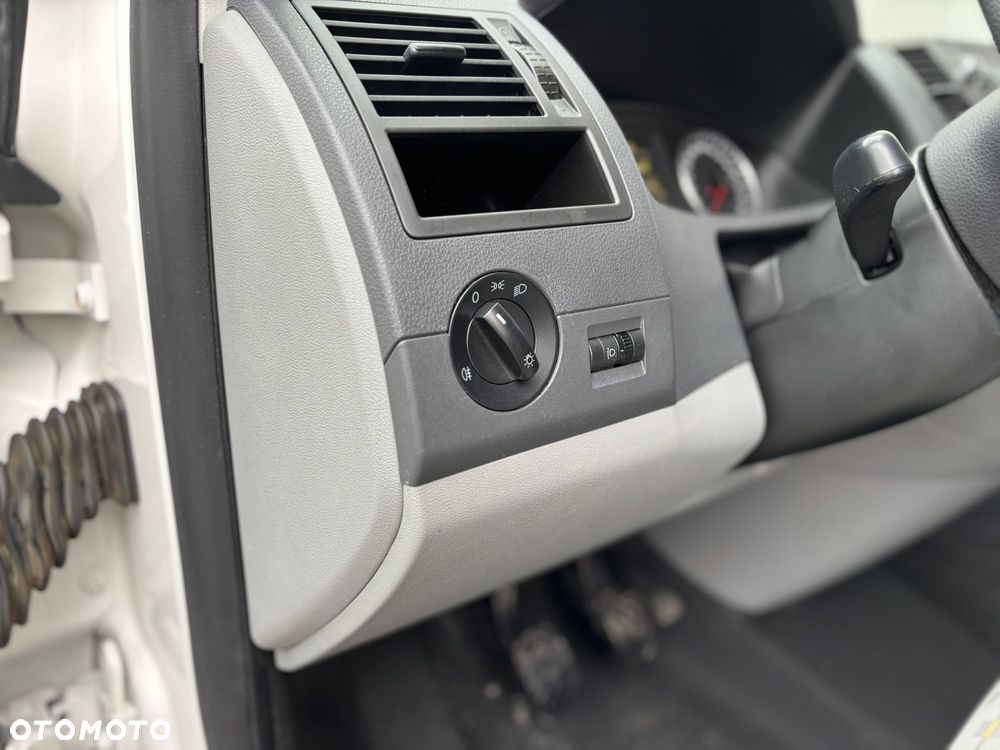 Volkswagen Transporter Caravelle Lang Profi - 12